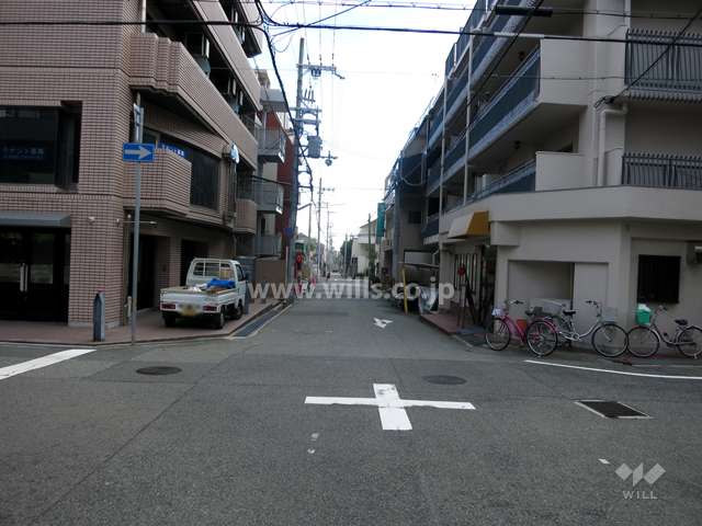 敷地南東側の前面道路