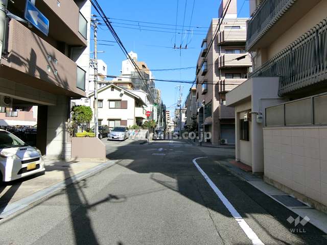 敷地北西側前面道路(西側から)