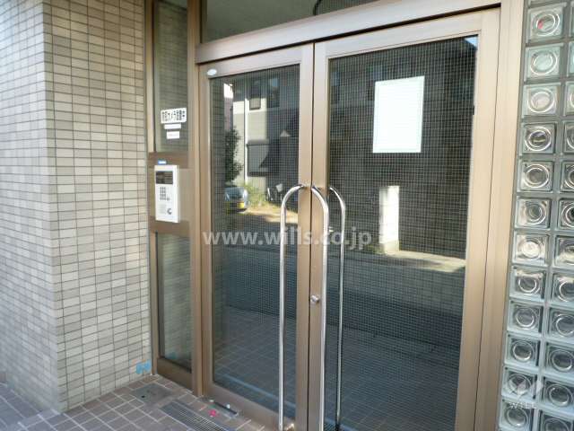 エントランスはオートロック付きです。