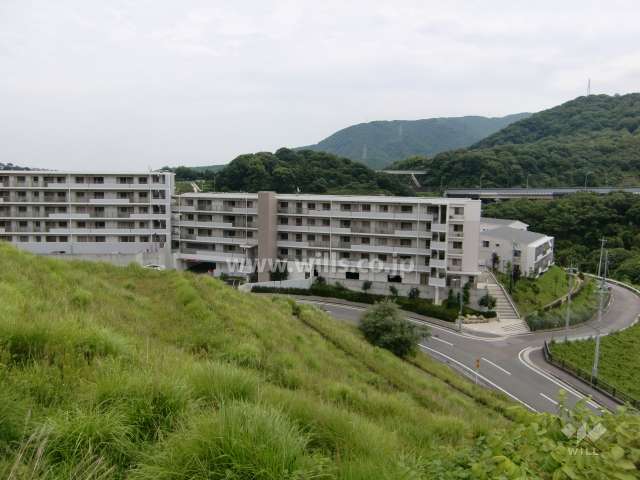 ルネシーズンズガーデン西宮名塩3番館（北側高台より）