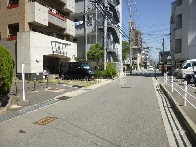 敷地南側の前面道路