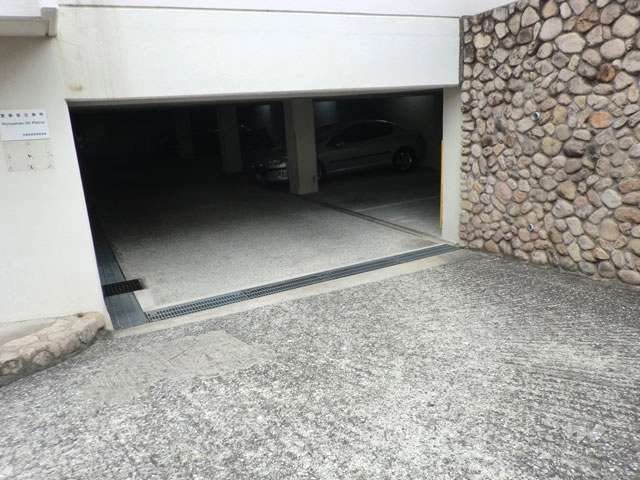 敷地内駐車場（屋内平面式）