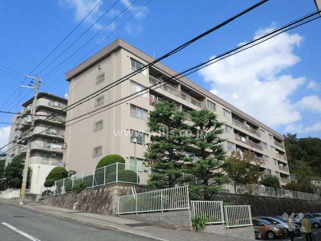山御影マンションL棟の外観（南西側から）
