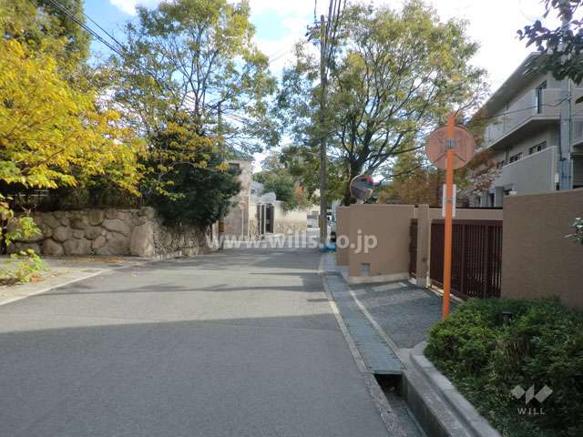敷地北側の前面道路