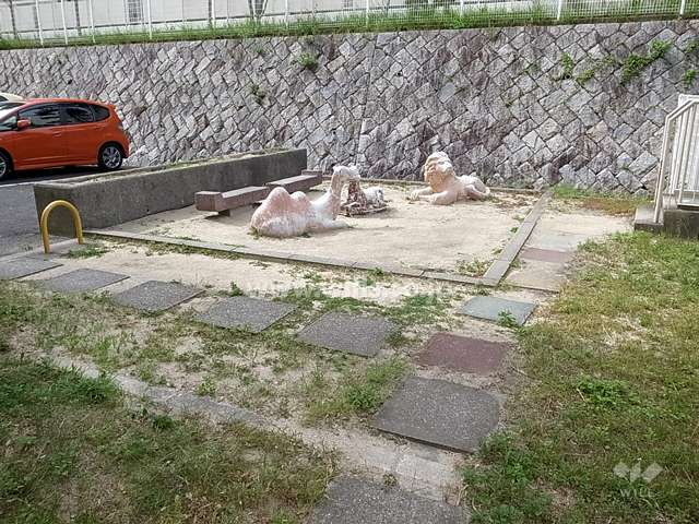敷地に隣接する小さな公園