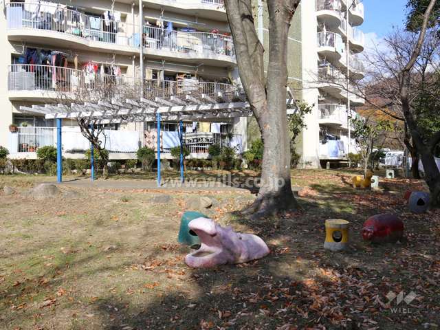 敷地内の小さな公園