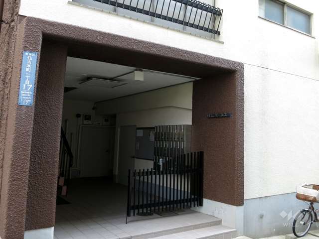 住戸入り口（共用ポスト）