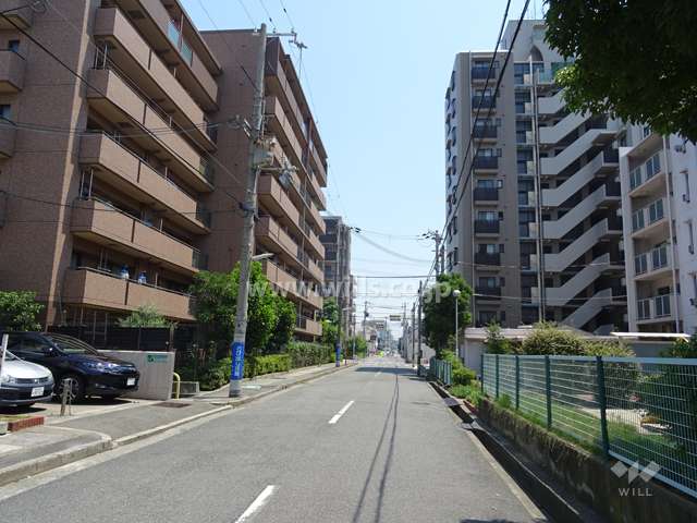 敷地南側の前面道路