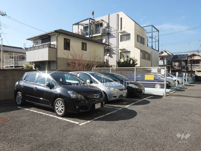 敷地内駐車場（屋外平面式）