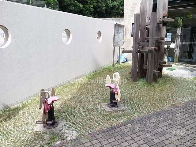 敷地内の小さな公園