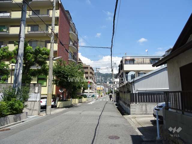 敷地東側の前面道路