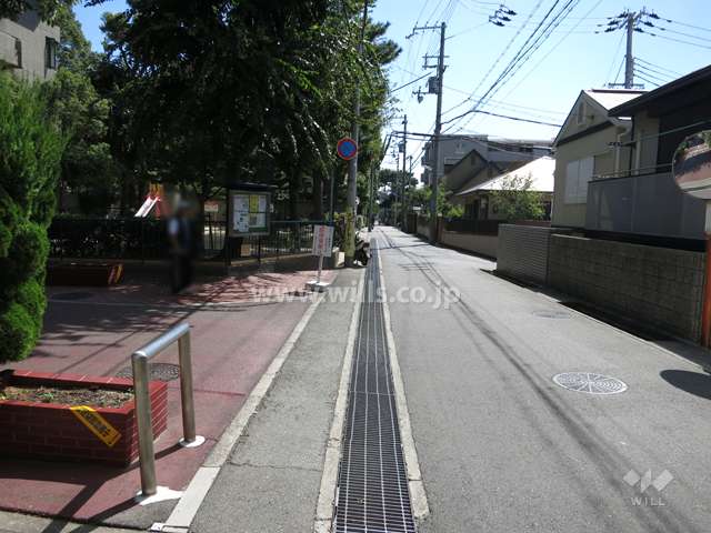 敷地南西側の前面道路