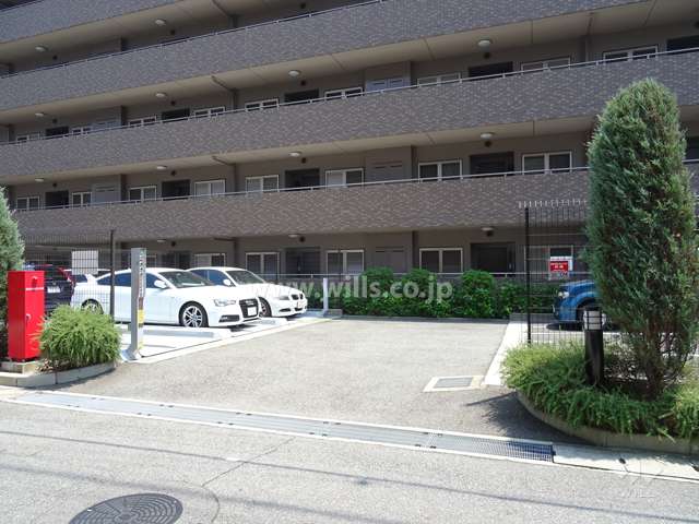 駐車場出入り口