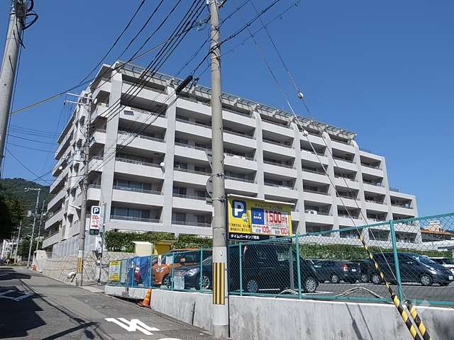岡本パーク・ホームズの外観（南西側から）