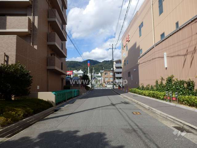 敷地東側の前面道路