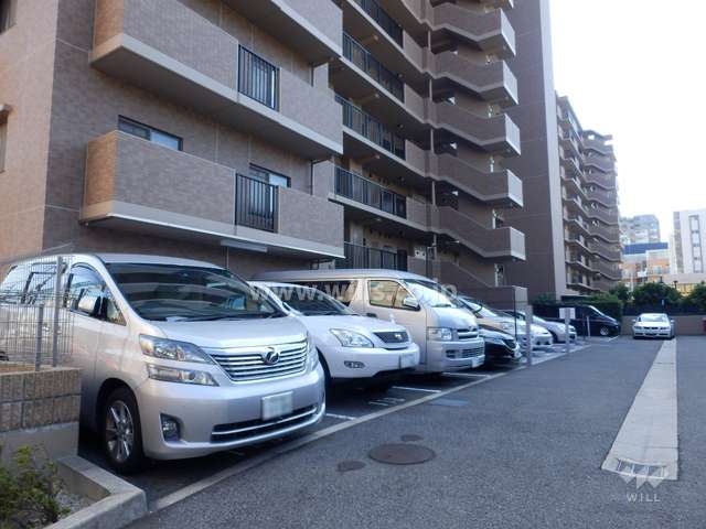 敷地内駐車場（屋外平面式）