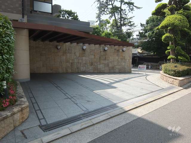 エントランス（車寄せスペースになっています。）