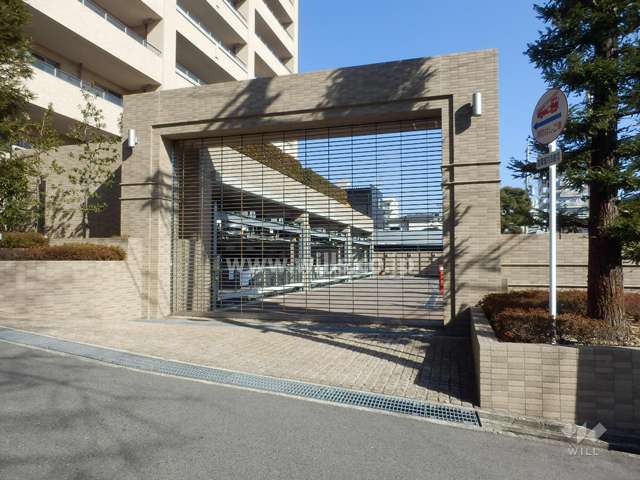 駐車場出入り口（リングシャッター付き）