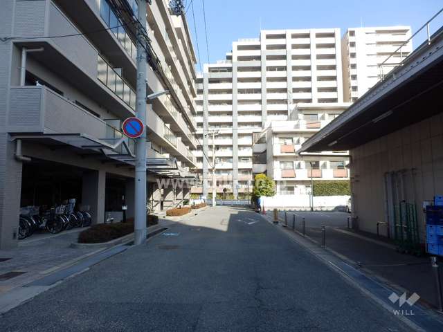 敷地南側の前面道路