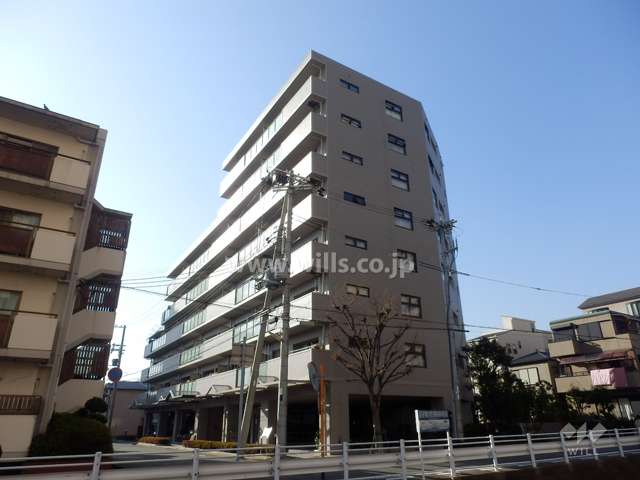 ファミール本山の外観（南東側から）