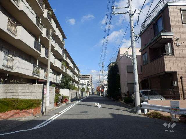 敷地南側の前面道路