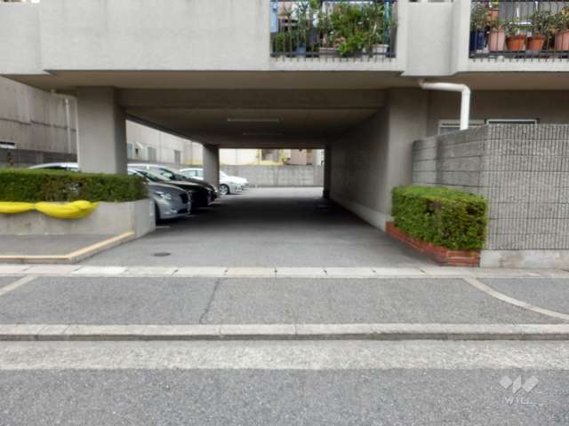 駐車場出入り口