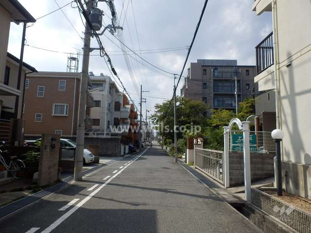 敷地南側の前面道路