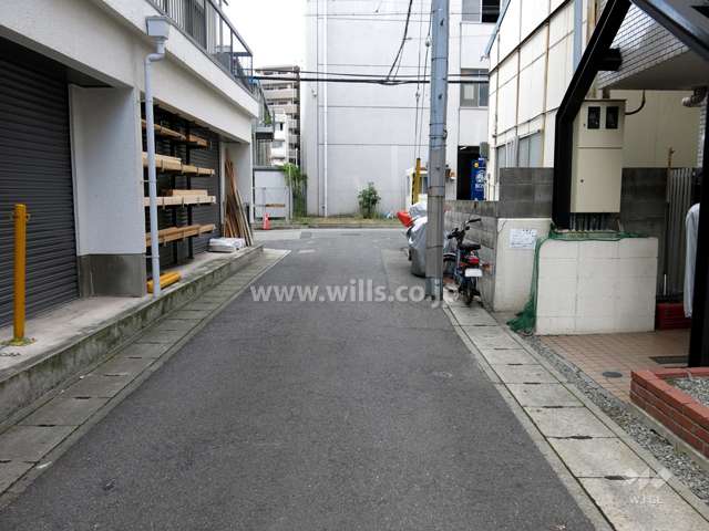 敷地南側の前面道路