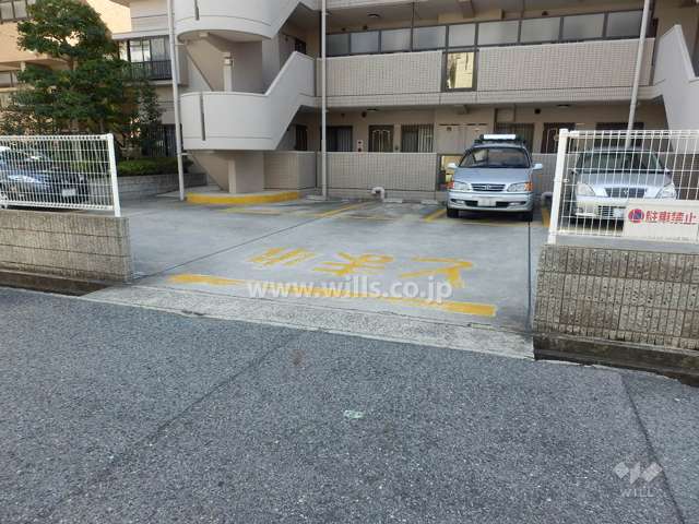 駐車場出入り口