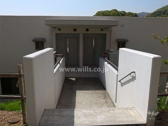 13番館のエントランス