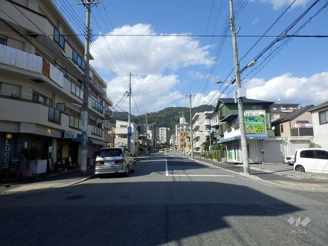 敷地東側の前面道路