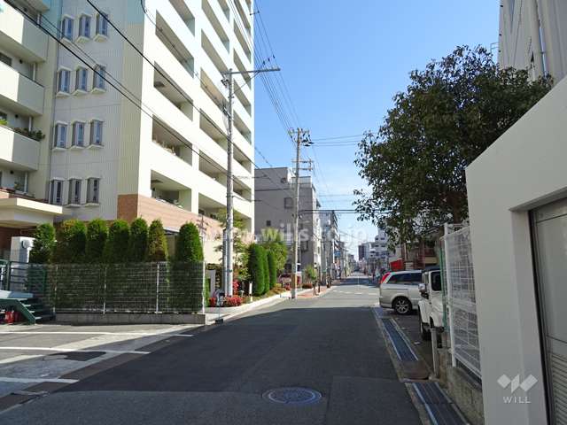 敷地南側の前面道路