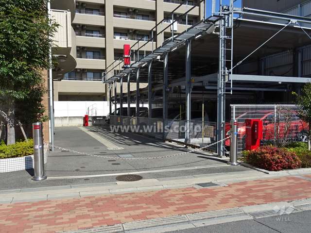 駐車場の出入り口（ロボットゲート付き）