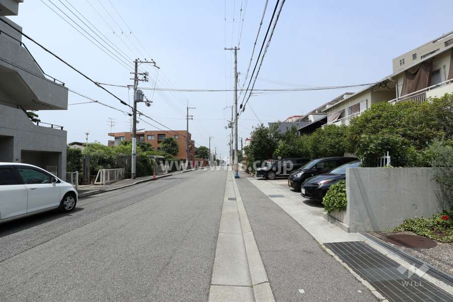 敷地南側の前面道路