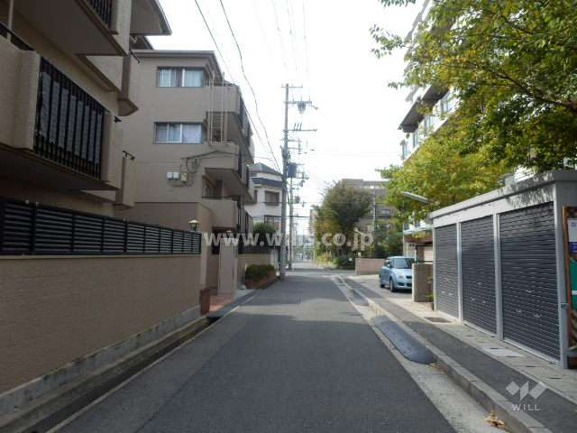 敷地北側の前面道路