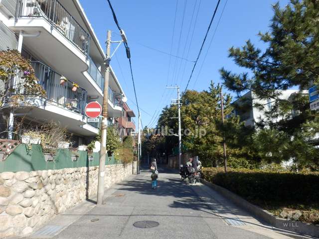 敷地北側の前面道路