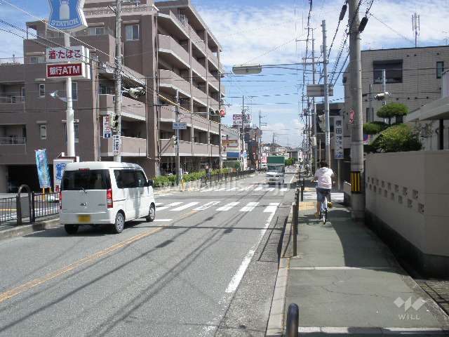 マンション西側の道路