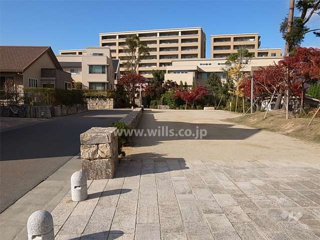 南側徒歩3分の距離に公園があります。