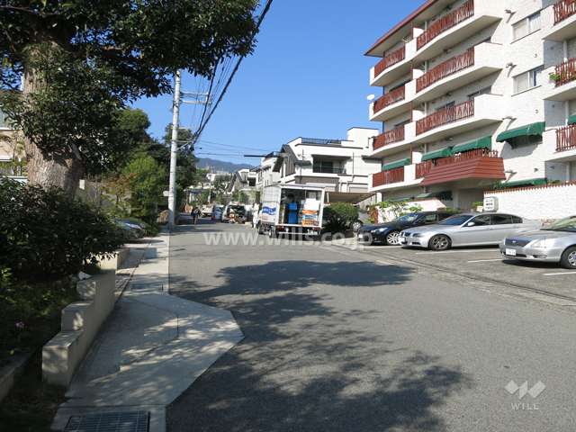 敷地南西側の前面道路