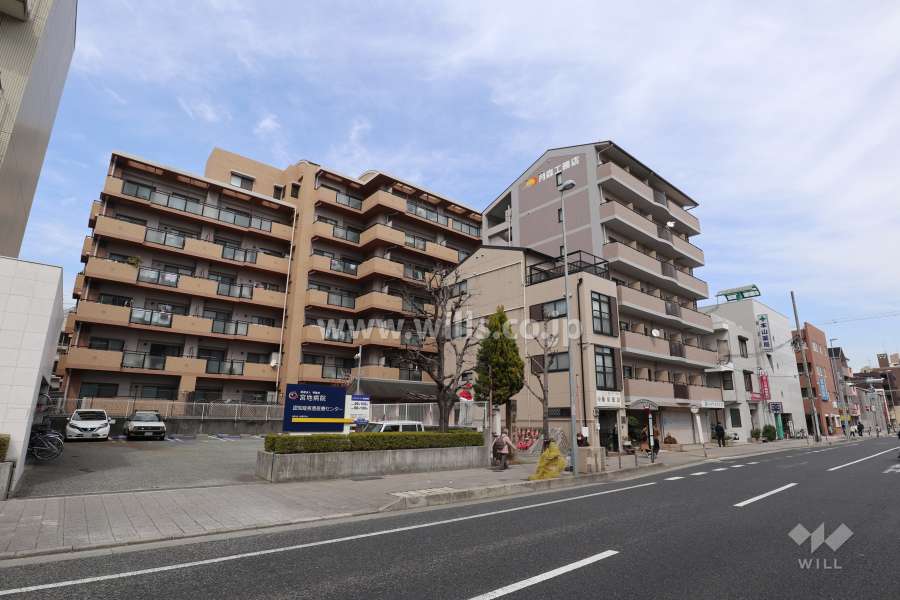 ヴィルヌーブ本山中町の遠景。国道2号線から少し奥まった場所にあります。