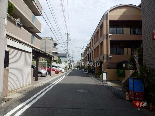 敷地北西側の前面道路