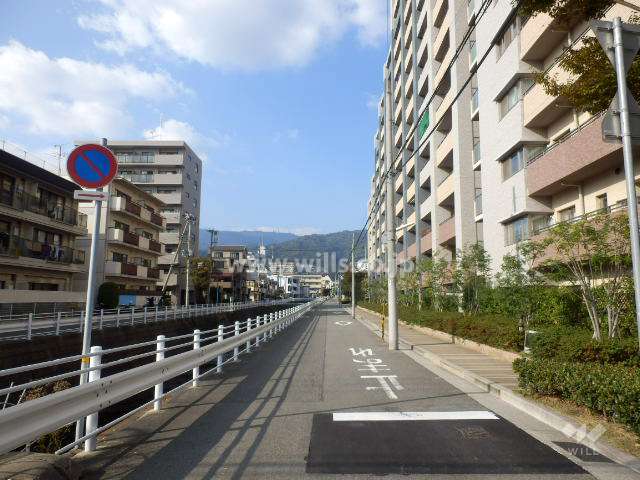 敷地南西側の前面道路