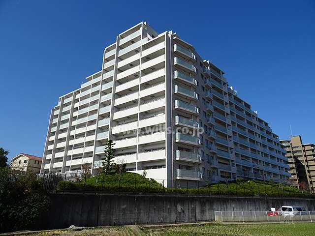 プラウド千里山田の外観（南東側から）