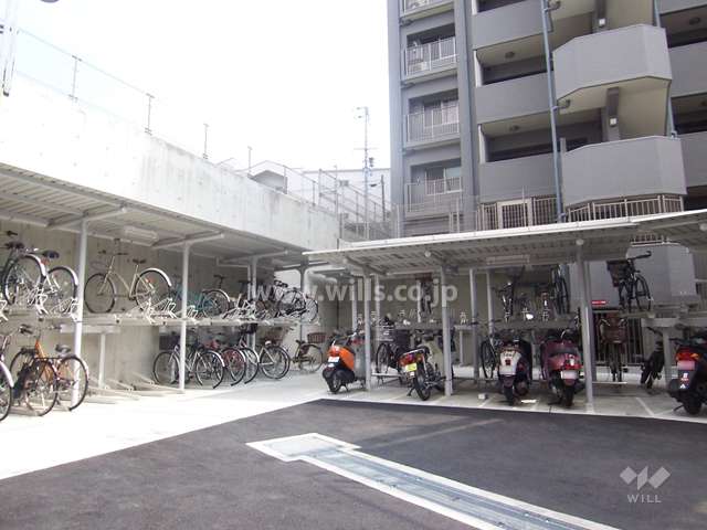 駐輪場とバイク置き場