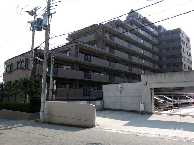 ライオンズマンション住吉川の外観（北側から）