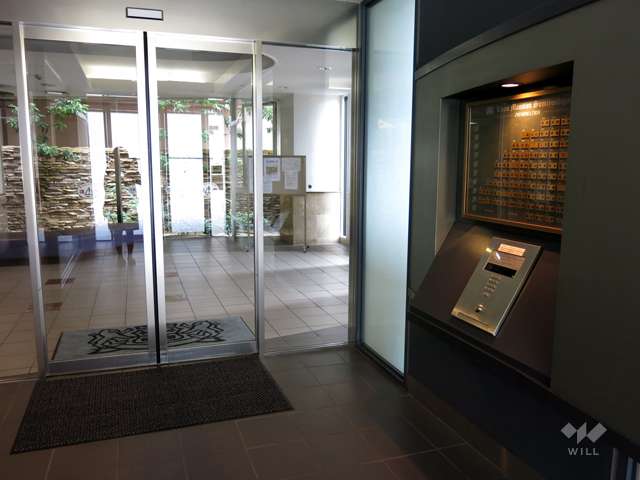 エントランスはオートロック付きです。