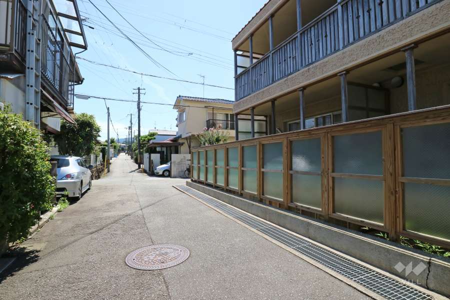 敷地南東側の前面道路