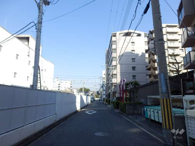 敷地北側の前面道路