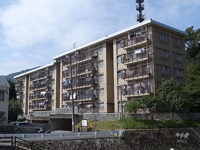 ヒルズ御影山手の外観（南東側から）