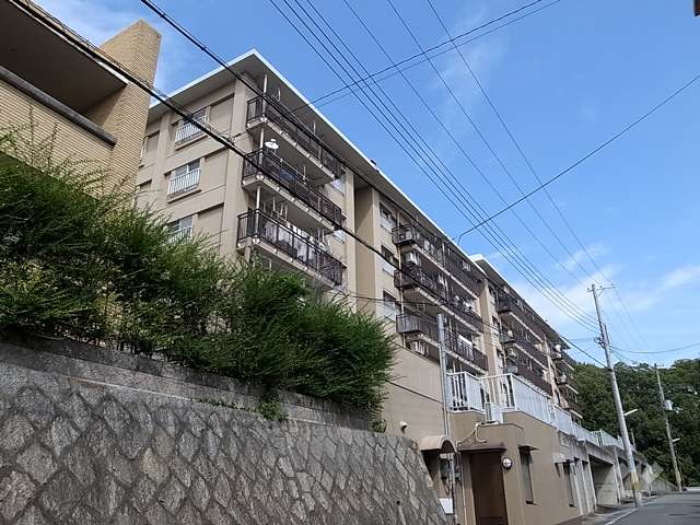ヒルズ御影山手の外観（南西側から）